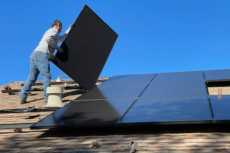Asigurare panouri fotovoltaice instalate pe casa